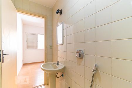 Banheiro de apartamento à venda com 1 quarto, 41m² em Centro, Campinas