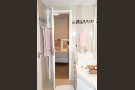 Apartamento à venda com 132m², 3 quartos e 3 vagasBanheiro da Suíte 1 e 2