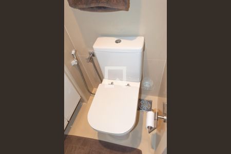 Apartamento à venda com 132m², 3 quartos e 3 vagasBanheiro da Suíte 3 detalhe