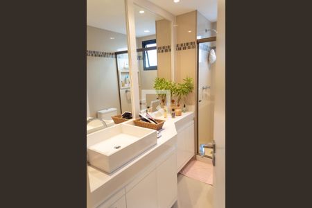 Apartamento à venda com 132m², 3 quartos e 3 vagasBanheiro da Suíte 1 e 2