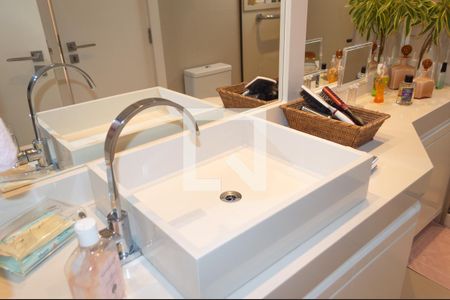 Apartamento à venda com 132m², 3 quartos e 3 vagasBanheiro da Suíte 1 e 2 detalhe