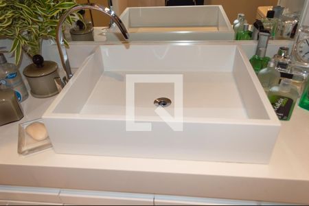 Apartamento à venda com 132m², 3 quartos e 3 vagasBanheiro da Suíte 3 detalhe