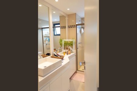 Apartamento à venda com 132m², 3 quartos e 3 vagasBanheiro da Suíte 1 e 2