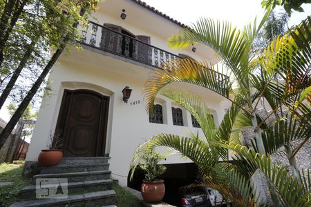 Fachada de casa para alugar com 4 quartos, 330m² em Morumbi, São Paulo