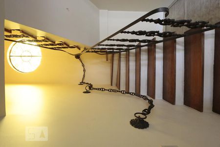 Escada  de casa para alugar com 4 quartos, 330m² em Morumbi, São Paulo