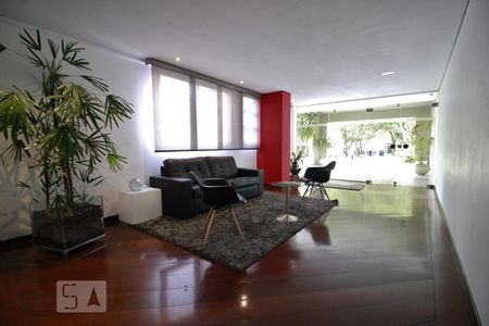 Apartamento à venda com 68m², 2 quartos e 2 vagasHall social