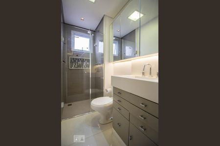 Banheiro social de apartamento para alugar com 2 quartos, 67m² em Pinheiros, São Paulo