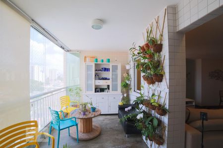 Apartamento à venda com 107m², 3 quartos e 2 vagas Apartamento à venda com 107m², 3 quartos e 2 vagasVaranda