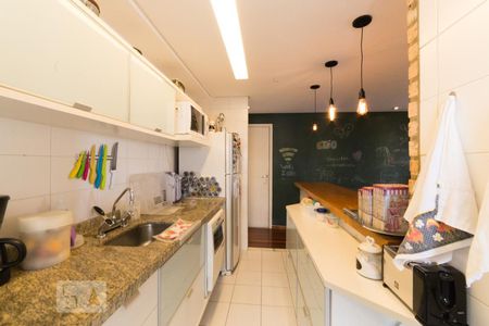 Cozinha de apartamento à venda com 3 quartos, 107m² em Vila Sofia, São Paulo