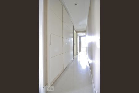 Corredor de apartamento para alugar com 4 quartos, 190m² em Vila Andrade, São Paulo