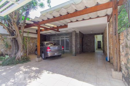 Casa à venda com 350m², 3 quartos e 4 vagas Casa à venda com 350m², 3 quartos e 4 vagasGaragem