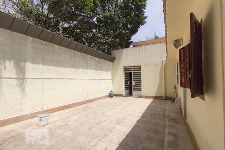 Casa à venda com 350m², 3 quartos e 4 vagas Casa à venda com 350m², 3 quartos e 4 vagasQuintal
