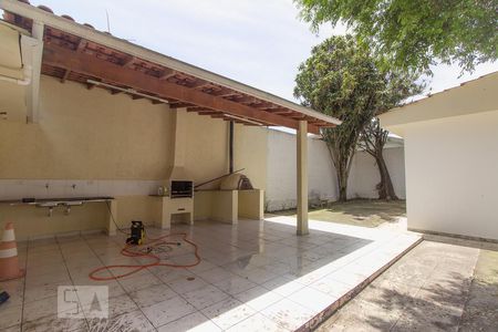 Casa à venda com 350m², 3 quartos e 4 vagas Casa à venda com 350m², 3 quartos e 4 vagasÁrea churrasqueira e forno a lenha