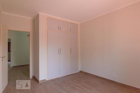 Casa à venda com 350m², 3 quartos e 4 vagas Casa à venda com 350m², 3 quartos e 4 vagasQuarto 2