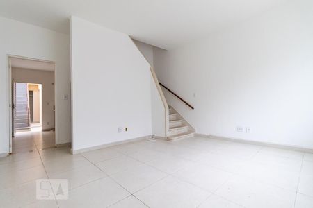 Casa para alugar com 150m², 2 quartos e 2 vagasSala