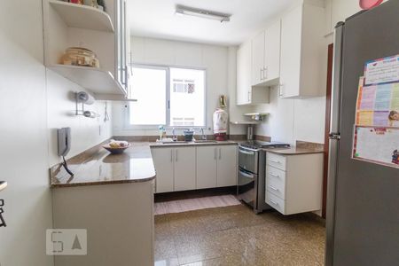 Cozinha de apartamento para alugar com 4 quartos, 140m² em Buritis, Belo Horizonte