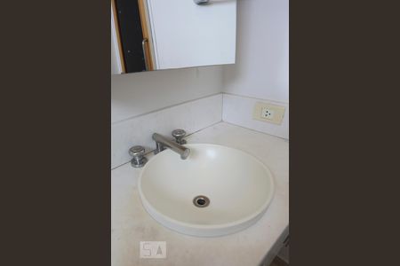 Apartamento à venda com 118m², 2 quartos e 2 vagas Apartamento à venda com 118m², 2 quartos e 2 vagasBanheiro da Suite