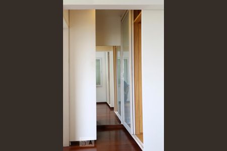 Apartamento à venda com 118m², 2 quartos e 2 vagas Apartamento à venda com 118m², 2 quartos e 2 vagasCloset da Suite