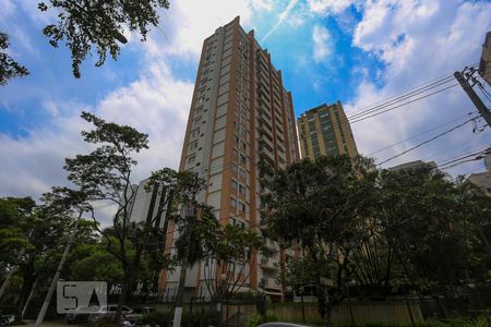 Apartamento à venda com 118m², 2 quartos e 2 vagas Apartamento à venda com 118m², 2 quartos e 2 vagasFachada