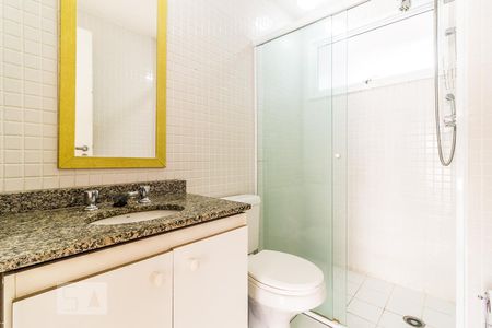 Banheiro de kitnet/studio para alugar com 1 quarto, 45m² em Barra Funda, São Paulo