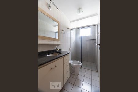 Banheiro social de apartamento à venda com 2 quartos, 55m² em Vila do Encontro, São Paulo