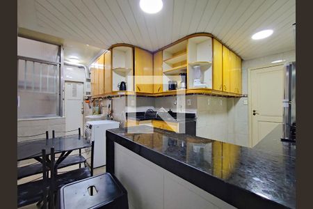 Apartamento para alugar com 141m², 4 quartos e sem vagaCozinha