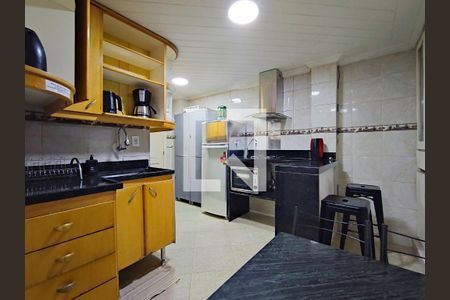 Apartamento para alugar com 141m², 4 quartos e sem vagaCozinha