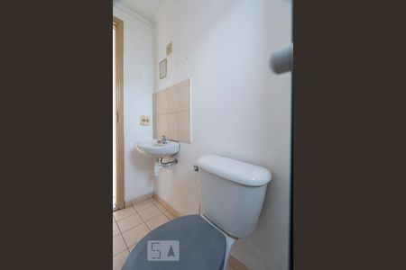 Banheiro social de apartamento para alugar com 2 quartos, 55m² em Vila do Encontro, São Paulo