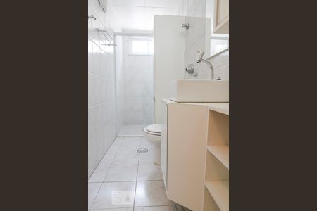 Banheiro de apartamento para alugar com 2 quartos, 64m² em Bela Vista, São Paulo
