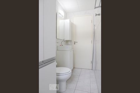 Banheiro de apartamento para alugar com 2 quartos, 64m² em Bela Vista, São Paulo