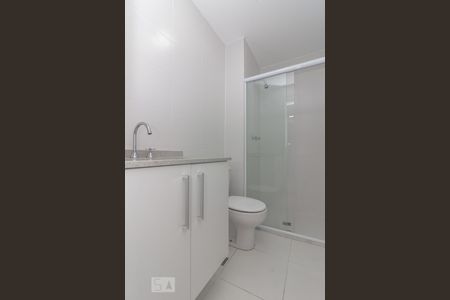 Banheiro de apartamento à venda com 1 quarto, 41m² em Umuarama, Osasco