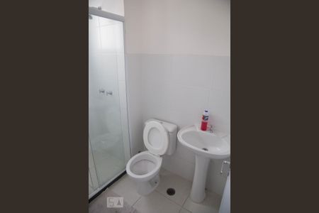 Banheiro de apartamento para alugar com 2 quartos, 45m² em Jardim Íris, São Paulo