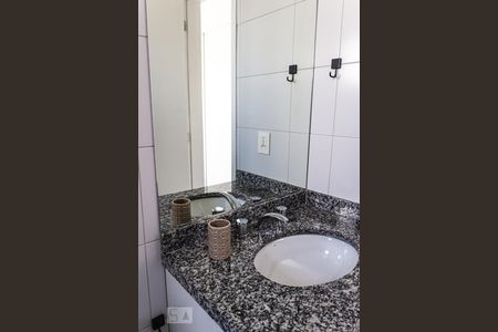 Apartamento para alugar com 72m², 2 quartos e 2 vagasBanheiro da Suíte