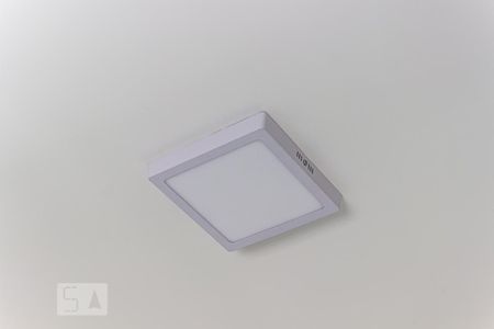 Apartamento para alugar com 72m², 2 quartos e 2 vagasQuarto 2 - Detalhe - Lustre