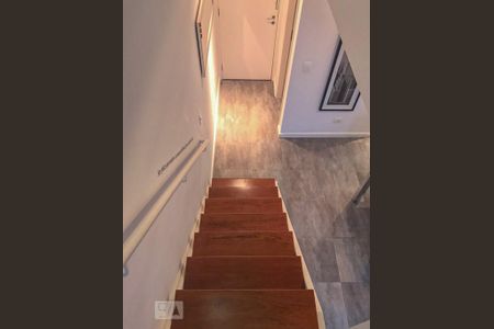 Escada de apartamento para alugar com 1 quarto, 58m² em Jardim Vila Mariana, São Paulo
