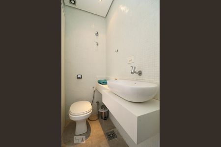 Banheiro. de kitnet/studio à venda com 1 quarto, 25m² em Copacabana, Rio de Janeiro