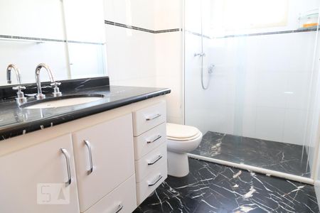 Apartamento à venda com 143m², 3 quartos e 4 vagasBanheiro 3