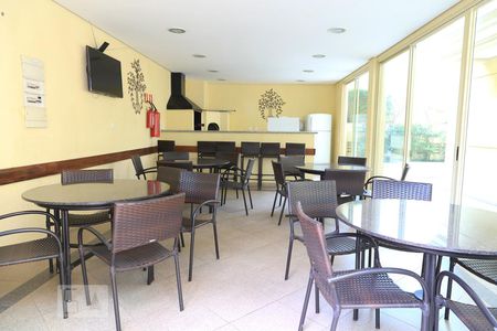 Apartamento à venda com 143m², 3 quartos e 4 vagasSalão com churrasqueira.