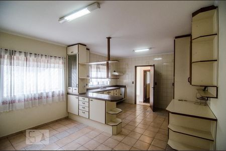 Casa à venda com 320m², 3 quartos e 3 vagas Casa à venda com 320m², 3 quartos e 3 vagasCozinha