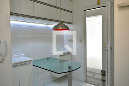 Apartamento à venda com 96m², 2 quartos e 2 vagasCozinha