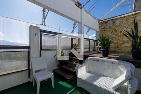 Apartamento à venda com 150m², 2 quartos e 3 vagas Apartamento à venda com 150m², 2 quartos e 3 vagasQuintal