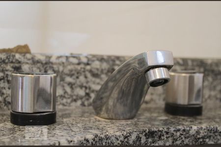 Banheiro da Social de apartamento para alugar com 3 quartos, 98m² em Alphaville, Barueri