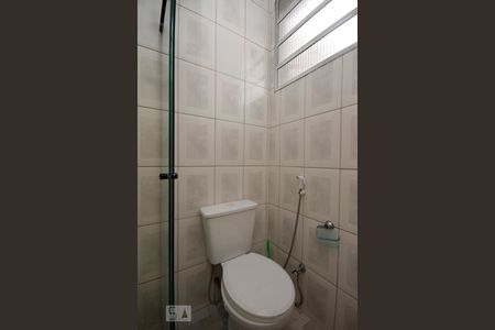 Banheiro de apartamento para alugar com 1 quarto, 51m² em República, São Paulo