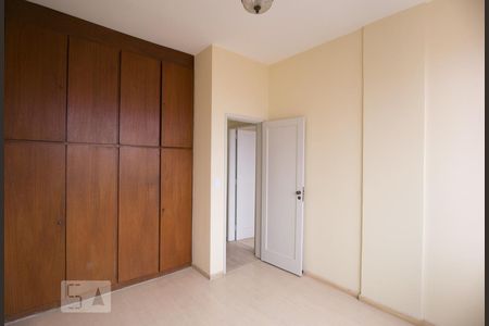 Apartamento à venda com 103m², 4 quartos e 1 vagaQuarto 2