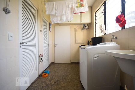 Apartamento à venda com 170m², 3 quartos e 3 vagas Apartamento à venda com 170m², 3 quartos e 3 vagasÁrea de serviço