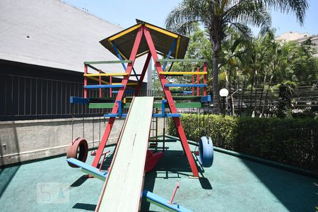 Apartamento à venda com 170m², 3 quartos e 3 vagas Apartamento à venda com 170m², 3 quartos e 3 vagasPlayground