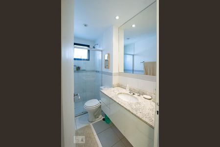 Banheiro Social de apartamento para alugar com 1 quarto, 97m² em Vila Olímpia, São Paulo