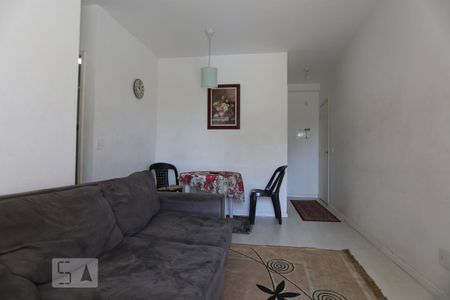 Sala de apartamento à venda com 3 quartos, 68m² em Jardim Tupanci, Barueri