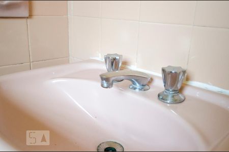 Casa à venda com 200m², 3 quartos e 2 vagasBanheiro