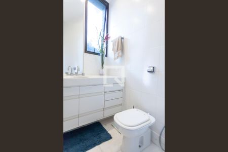 Apartamento à venda com 215m², 4 quartos e 4 vagasBanheiro da Suíte 1